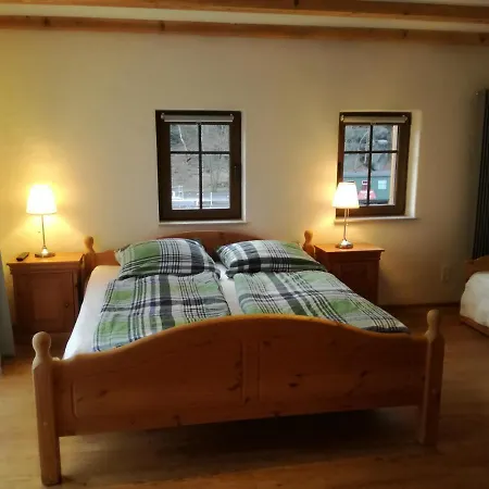 Oberlausitzer Mit Sauna -gebirgshaeusl Oybin- Zittauer Gebirge Tatil Evi